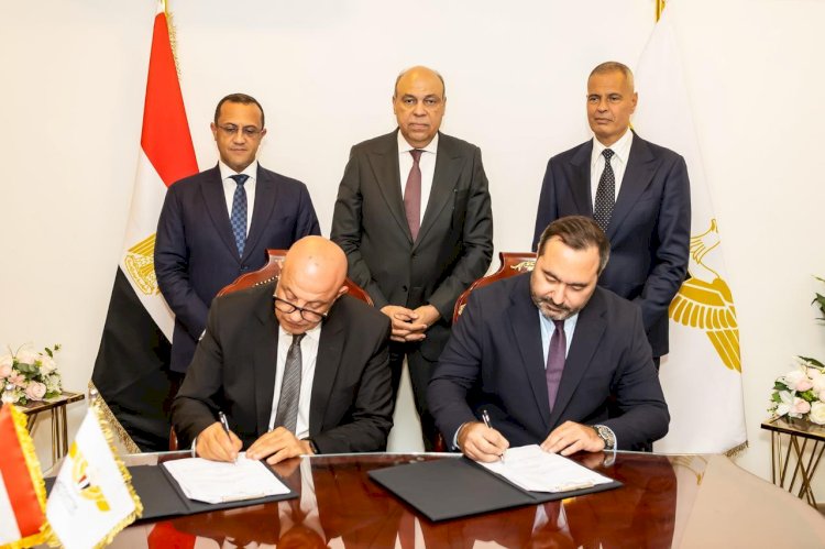 وزير الطيران يشهد توقيع بروتوكول تعاون بين الشركة المصرية للمطارات وأكاديمية مصر للطيران