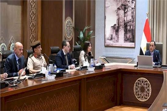 رئيس الوزراء يعقد اجتماعاً لاستعراض موقف أحد المشروعات الكبرى بمدينة العلمين الجديدة
