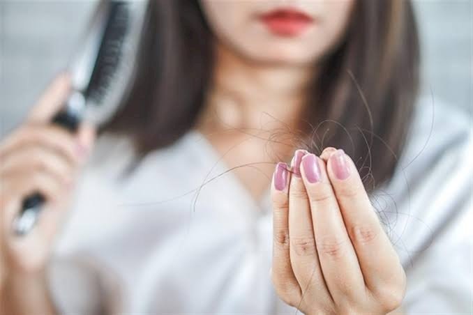 تساقط الشعر في سبتمبر.. أسباب موسمية ونصائح للحفاظ على كثافته