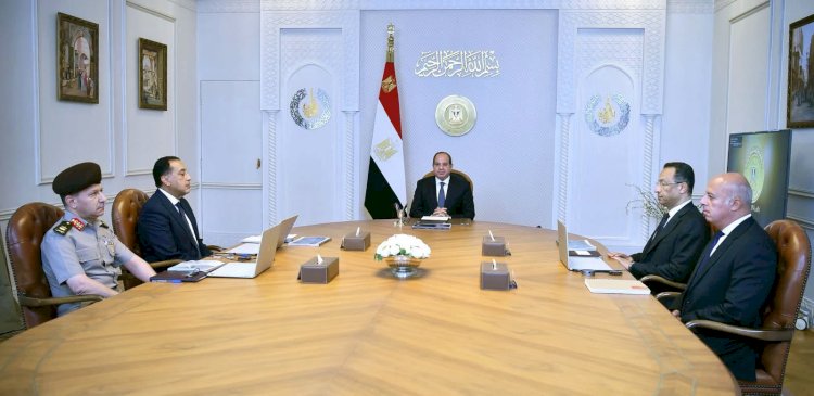 عاجل.. الرئيس السيسي يجتمع مع رئيس الوزراء ووزير الاتصالات