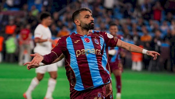 محمد صلاح ينضم إلى رونالدو في قائمة تاريخية بعد هاتريك جالاتا سراي