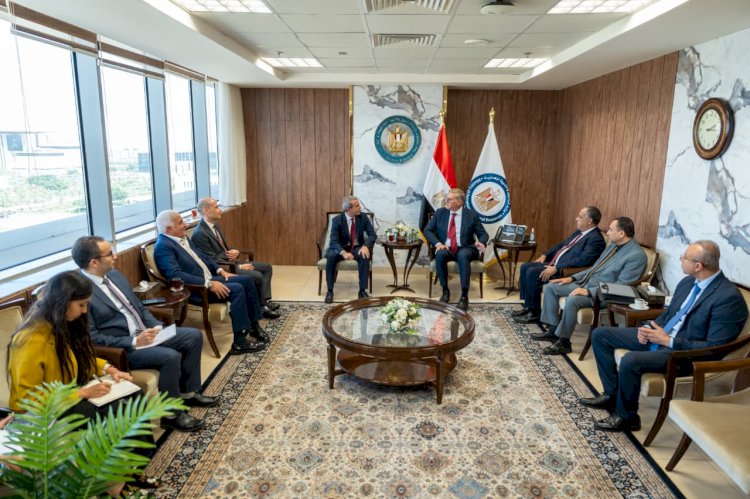 وزير البترول يبحث مع وفد «إيني» الإيطالية التعجيل بتنمية الاكتشافات الجديدة وزيادة الإنتاج