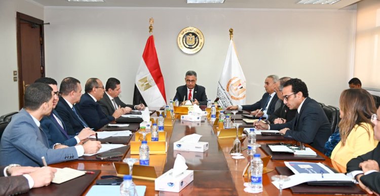 وزير التموين يوجه بضخ 18 سلعة جديدة ضمن مبادرة خفض الأسعار