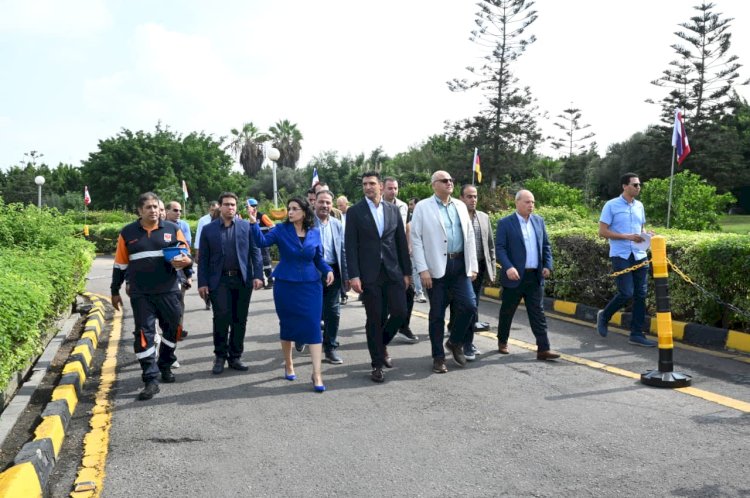 وزير الصناعة يتفقد مصنعين لإنتاج الكربون الأسود والإطارات التجارية بالعامرية