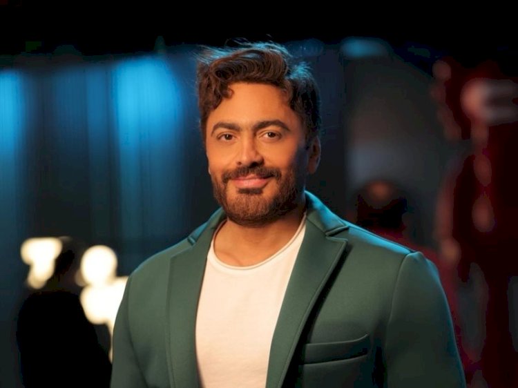 تامر حسنى يقدم الأغنية الدعائية لفيلم «ولا كان عالبال» قبل طرحه فى السينمات