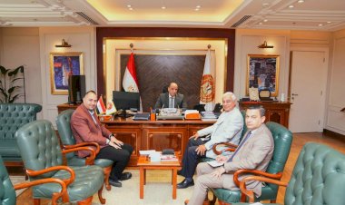 وزير العمل يلتقي وفدًا من "النساجون الشرقيون".. ويعلن: ثمار التعاون تؤتي نتائجها.. 550 فرصة عمل في 6 محافظات بالصعيد