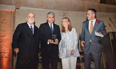 وزير السياحة والآثار يتسلم جائزة الريادة العالمية من المجلس العالمي للسياحة والسفر (WTTC)