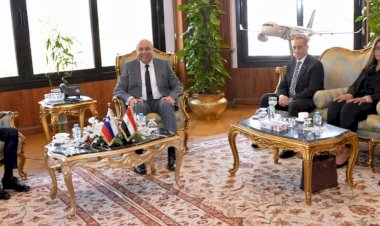 وزير الطيران المدني يبحث مع السفير السلوفيني تعزيز الربط الجوي وفتح آفاق جديدة لتنمية الحركة السياحية بين البلدين