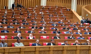 توافد النواب على المجلس استعدادا لانعقاد جلسة اليوم الثاني بناء على طلب الرئيس السيسي