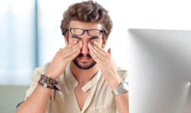 رفرفة العين باستمرار.. 7 أسباب شائعة أبرزها إجهاد الهاتف والكمبيوتر