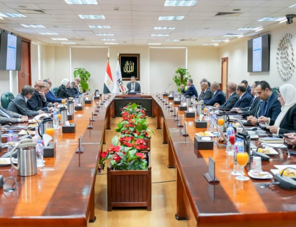 وزير الاتصالات يجتمع بأعضاء لجنة صناعة الاتصالات بالجهاز القومي لتنظيم الاتصالات