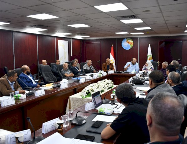 مع توليه المسؤولية.. رئيس مياه الشرب بالجيزة يعقد اجتماعًا موسعًا لمتابعة منظومة العمل