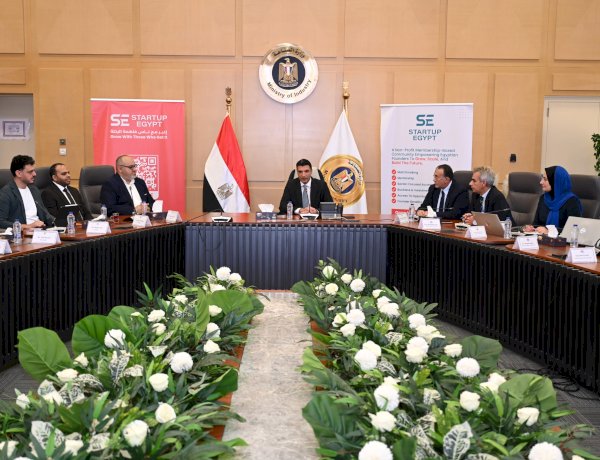 وزارة الصناعة تبحث مع «ستارت أب إيجيبت» و21 شركة آليات تمكين الصناعة المبتكرة ودمج الشركات الناشئة في سلاسل الإمداد