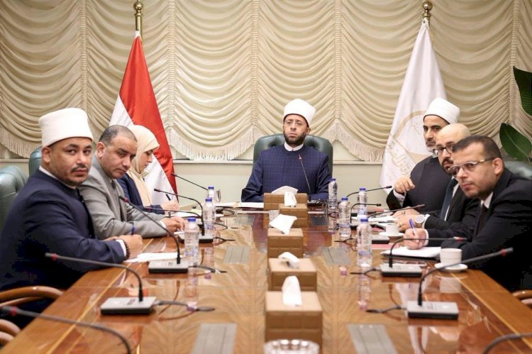 وزير الأوقاف يلتقي المشرفات من الواعظات عبر تقنية الاتصال المرئي لمتابعة العمل الدعوي