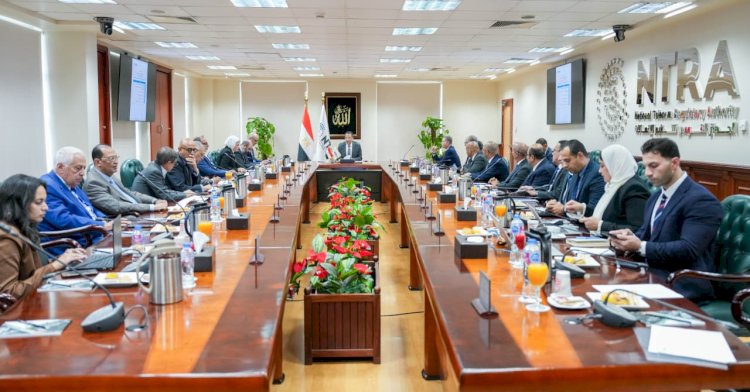 وزير الاتصالات يجتمع بأعضاء لجنة صناعة الاتصالات بالجهاز القومي لتنظيم الاتصالات