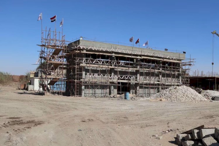 نائب وزيرة الإسكان يتفقد مشروع مأخذ وخطوط نقل المياه العكرة من نهر النيل إلى العاصمة الجديدة
