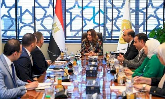 وزيرة التنمية المحلية  تبحث مع إحدى شركات القطاع الخاص أحدث الحلول والتطبيقات الرقمية لدعم تنفيذ المنظومة