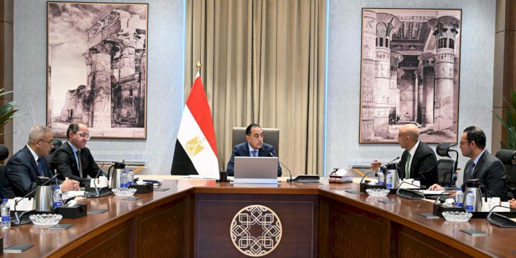 رئيس الوزراء يستعرض محاور جلستي حوار بشأن "موارد النقد وإدارة الدين" و"ملامح البرنامج الاقتصادي المصري حتى 2030"