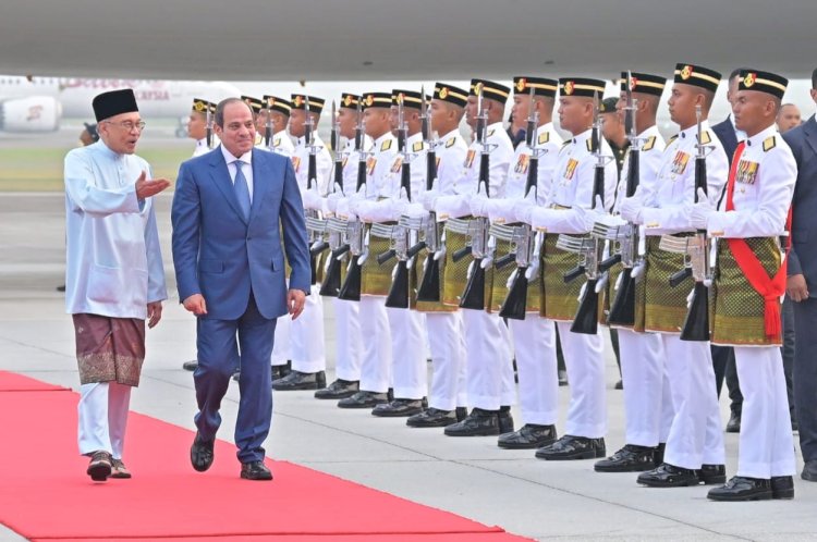عاجل.. الرئيس السيسي يلتقي بملك ماليزيا بالقصر الوطني الماليزي "إستانا نيجارا"
