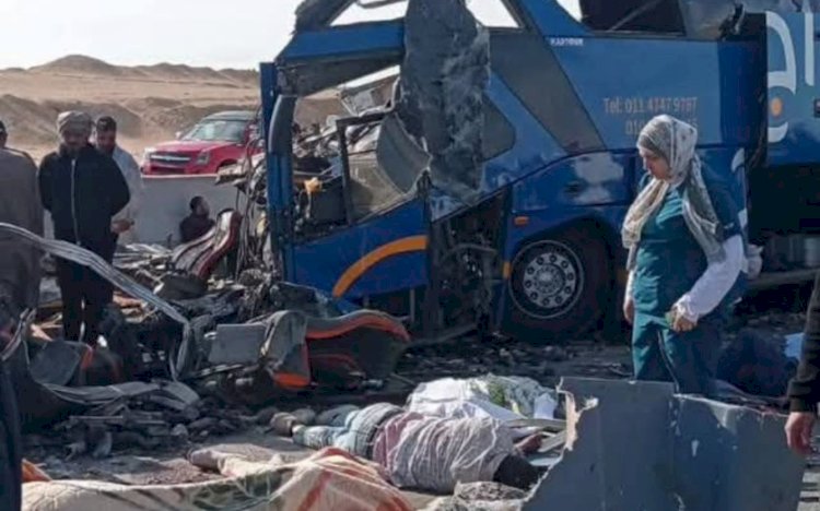 أهالي ضحايا حادث الصحراوي الغربي يتسلمون جثامين 10 ضحايا من مشرحة سنورس بالفيوم