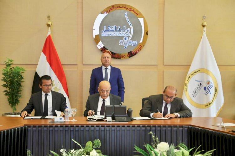 كامل الوزير يشهد توقيع مذكرة تفاهم لإنشاء مركز لوجستي عالمي بميناء الدخيلة لتعزيز التوزيع وإعادة التصدير