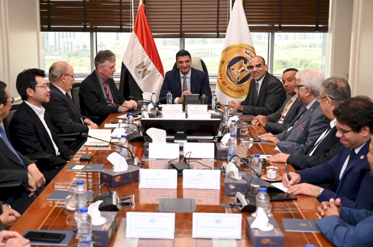وزير الصناعة يبحث نقل التكنولوجيا البرازيلية واليابانية لتوطين صناعة القوالب والإسطمبات في مصر