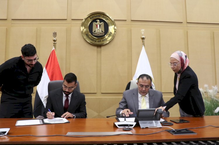 مركز تحديث الصناعة يوقع بروتوكول تعاون مع شركة بلاك سميث للذكاء الاصطناعي بهدف رفع كفاءة الصناعة المصرية
