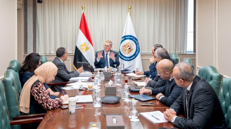 وزير البترول يتابع خطط تأمين احتياجات السوق المحلية من المنتجات البترولية والغاز