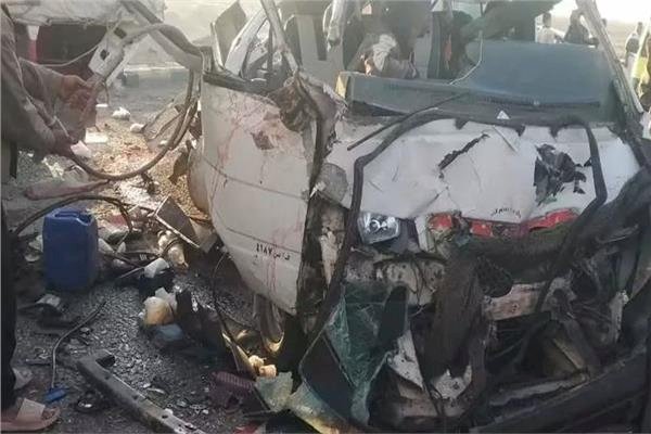 تحرك عاجل من وزير العمل بعد حادث تصادم السيارات بالطريق الأوسطي